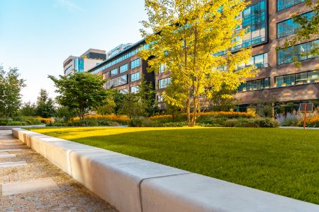 5 Ways Commercial Landscaping Improves Business